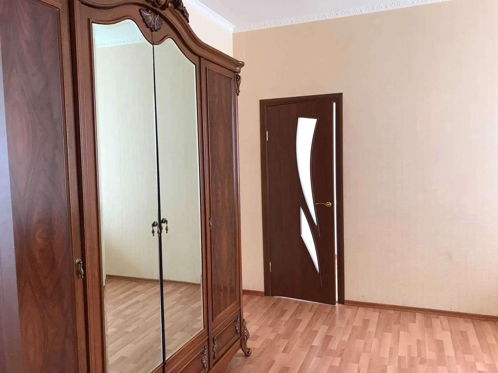2-кімнатна квартира у ЖК Чудо-Город: авторський ремонт, резервне живлення