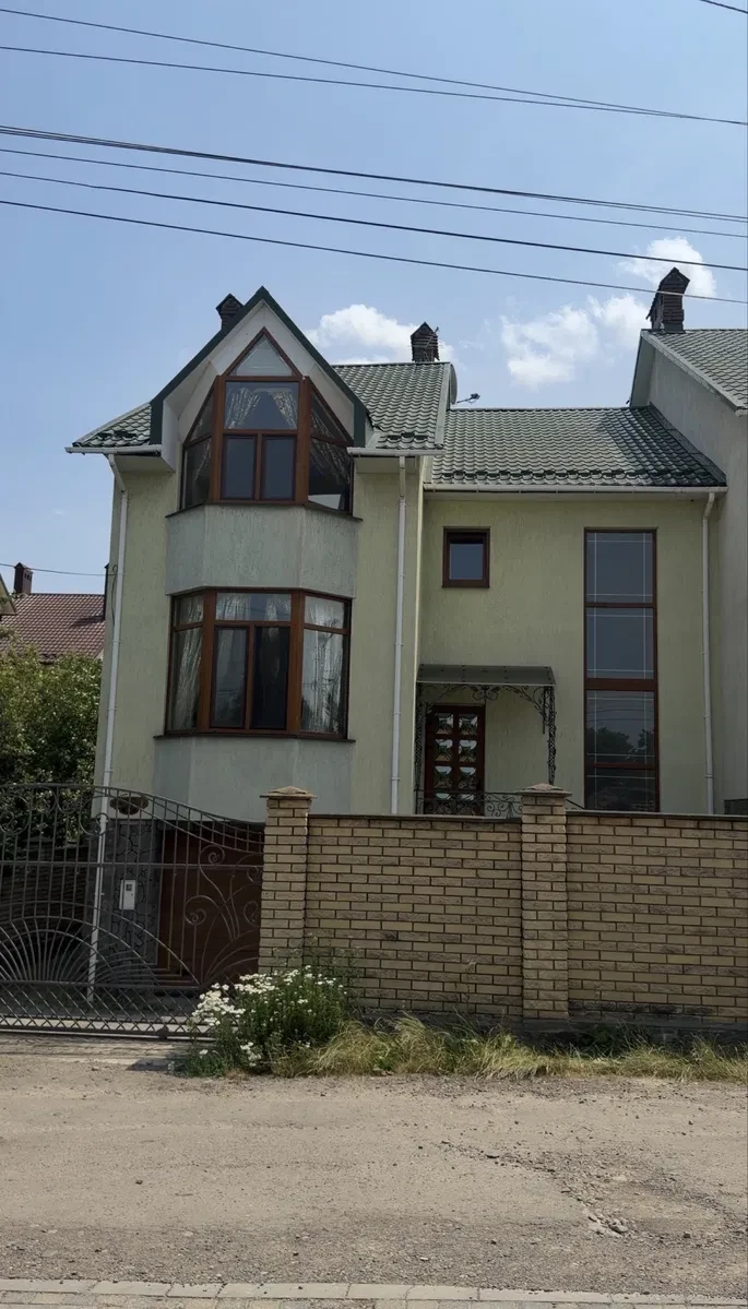 Будинок, Чернівці: сауна, басейн, 3 хвилини до Майдану - фото 1