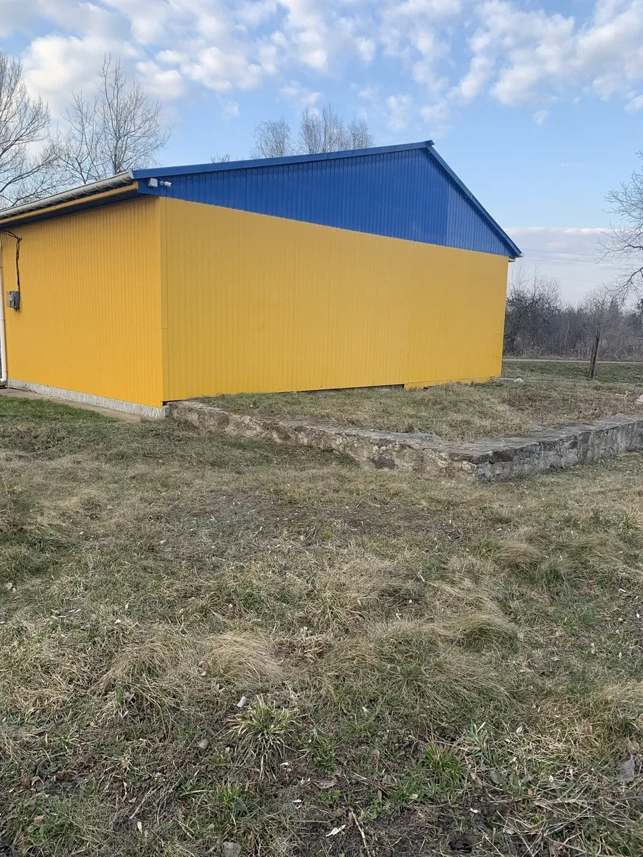 Ділянка 15 соток, Великі Коровинці: магазин, фундамент під будинок