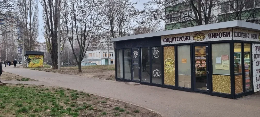 Павільйон, Салтівський: прохідне місце, ламіновані стіни з ДСП - фото 1