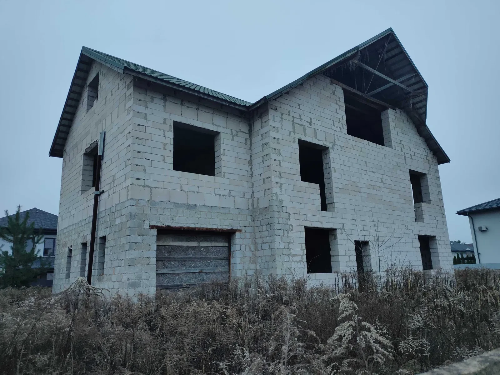 Будинок, Сади: укриття під гаражем, кімнати під дахом - фото 1