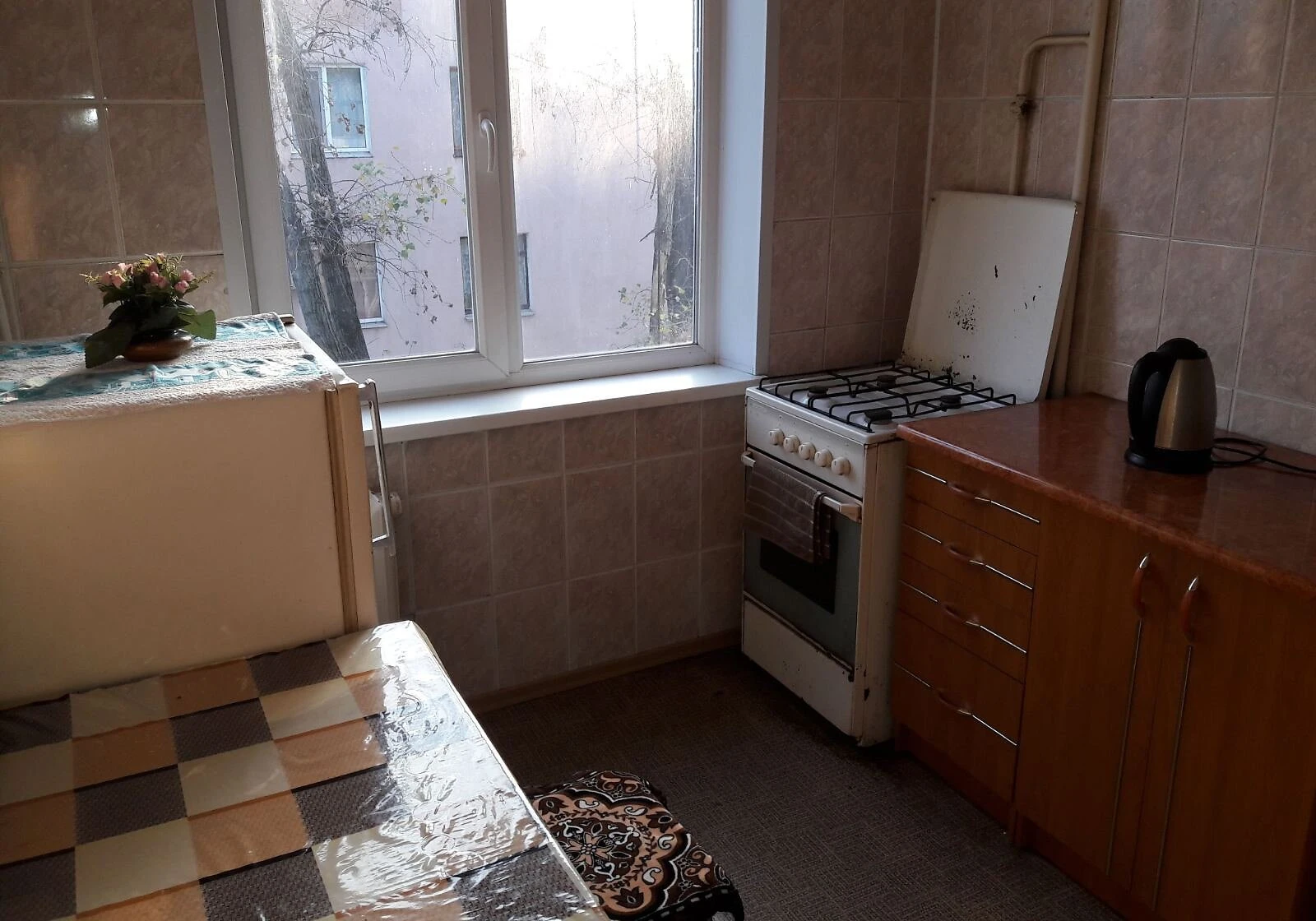2-кімнатна квартира, Кривий Ріг: кухня 10 м², косметичний ремонт - фото 4