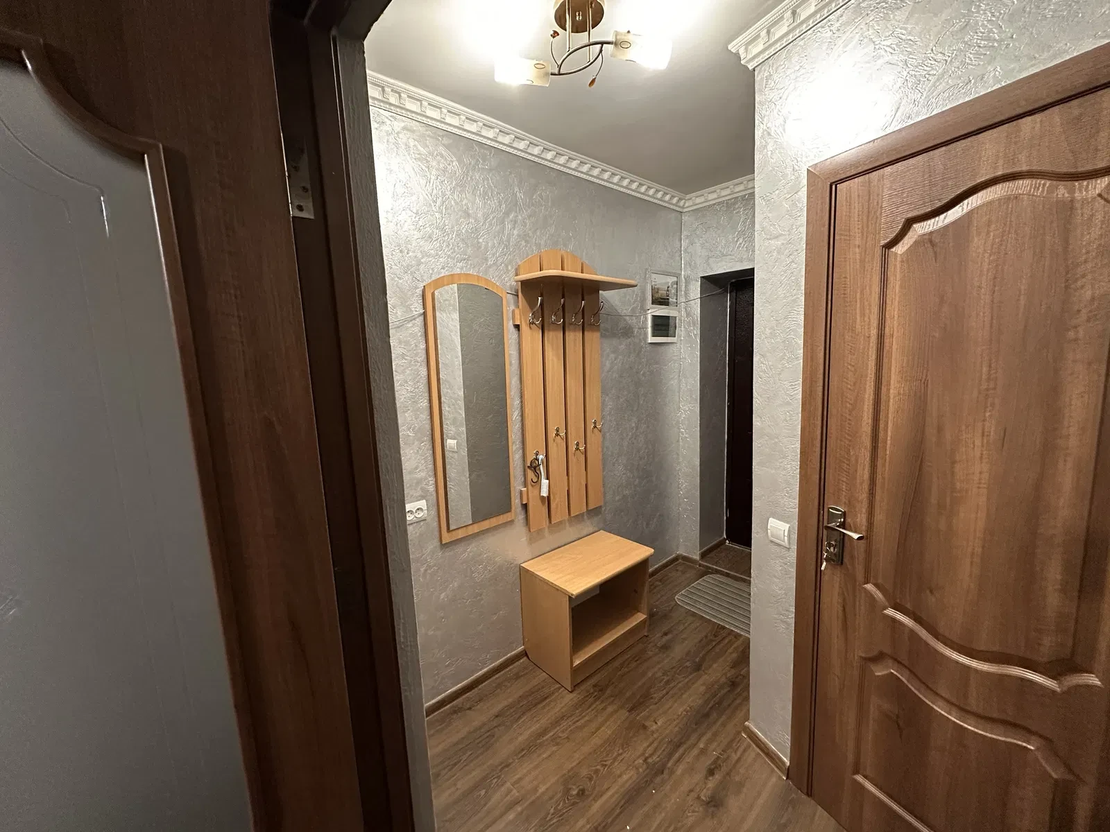 2-кімнатна квартира, Мукачево: капітальний ремонт, меблі й техніка залишаються - фото 4