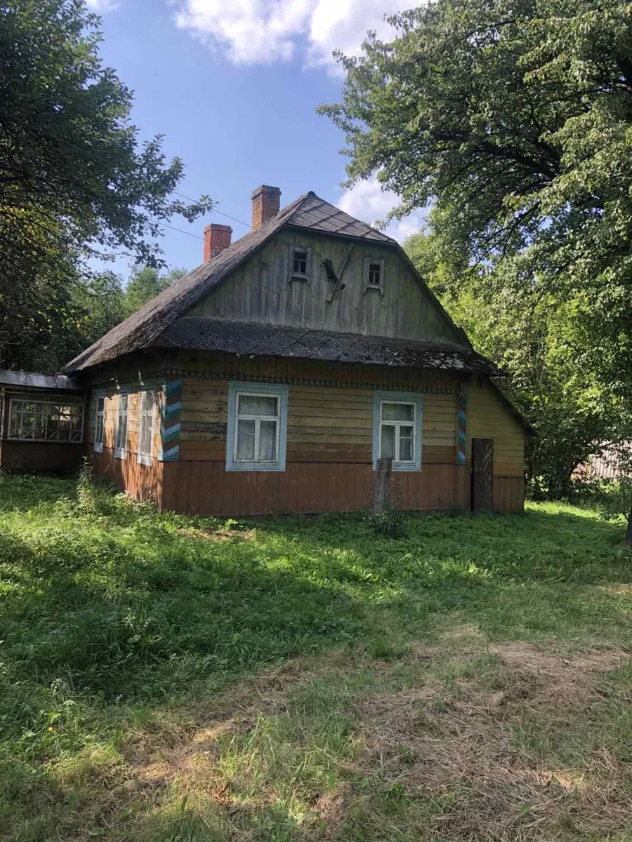 Будинок, Хотешів: ставок, 2 господарські будівлі