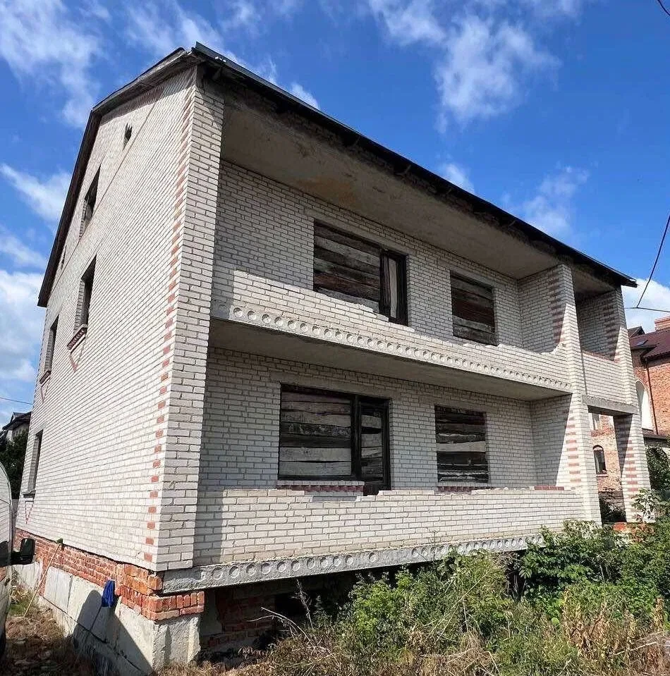 Ділянка 7 соток, Луцьк: незавершене будівництво, комунікації поруч, фото 1