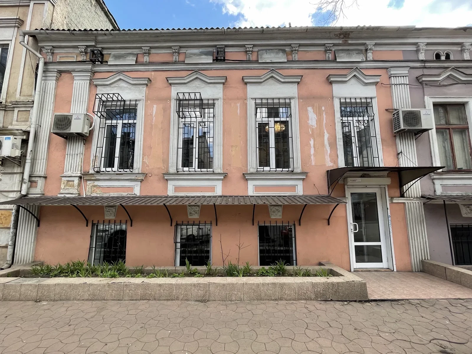 Фасадне приміщення, Приморський: два рівні, фасадний вхід, парковка - фото 1