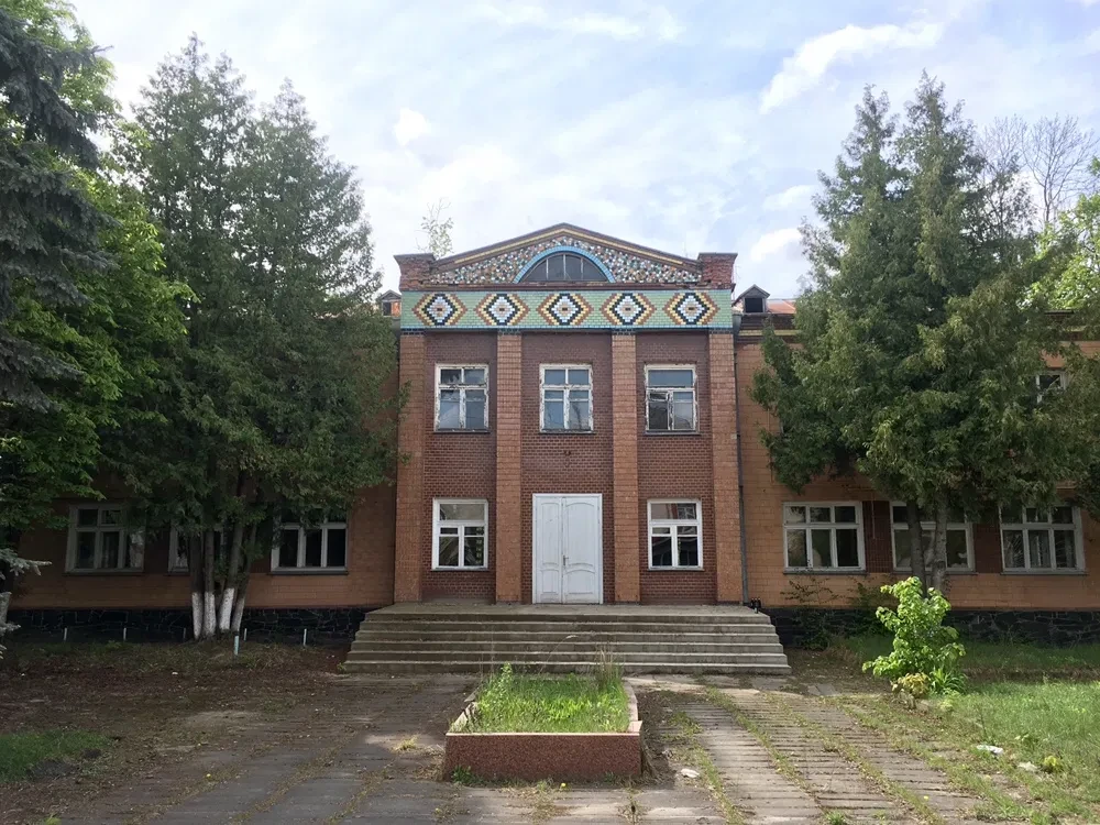 Приміщення, Ємільчине: окрема будівля, паркувальне місце