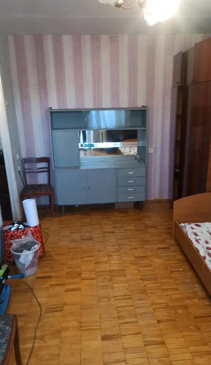 Гостінка, Голосіївський: метро Іподром пішки, меблі та техніка