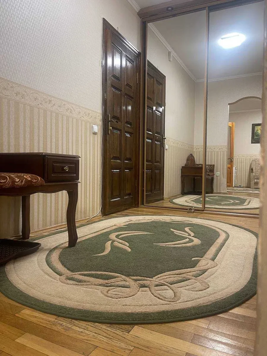 4-кімнатна квартира, Дарницький: кухня-студія, два балкони, фото 3