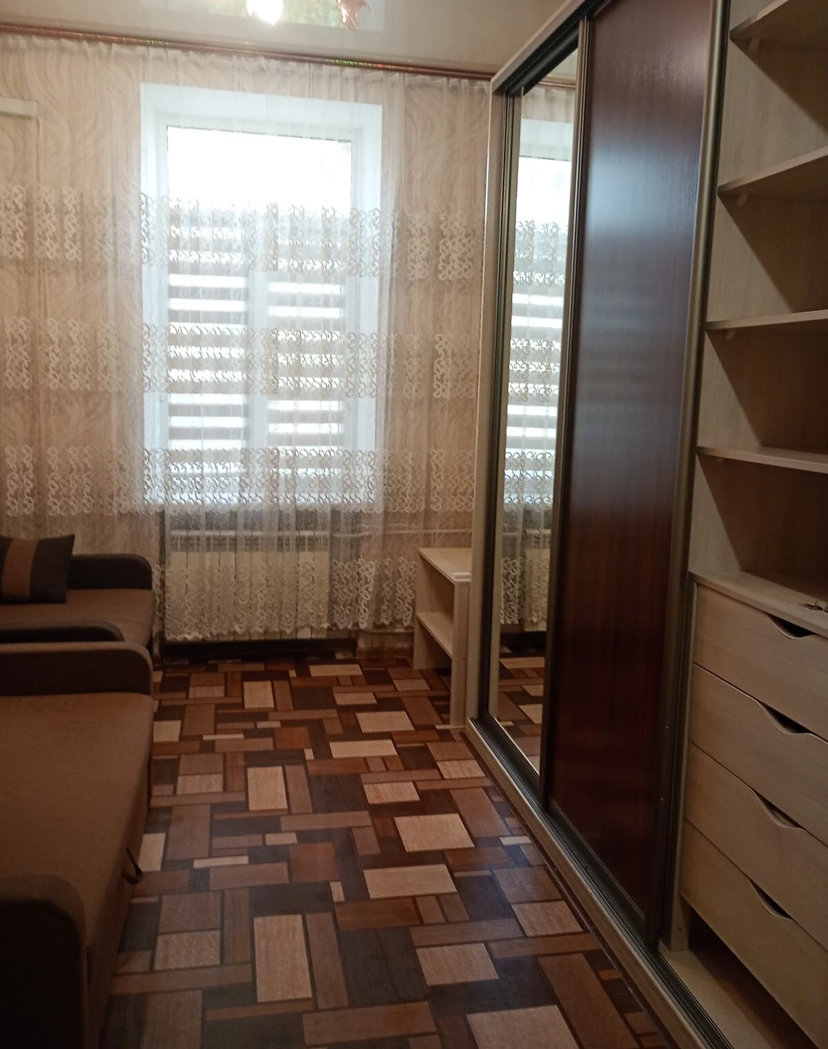Комната, Лукьяновка: евроремонт, закреплённое паркоместо - фото 1