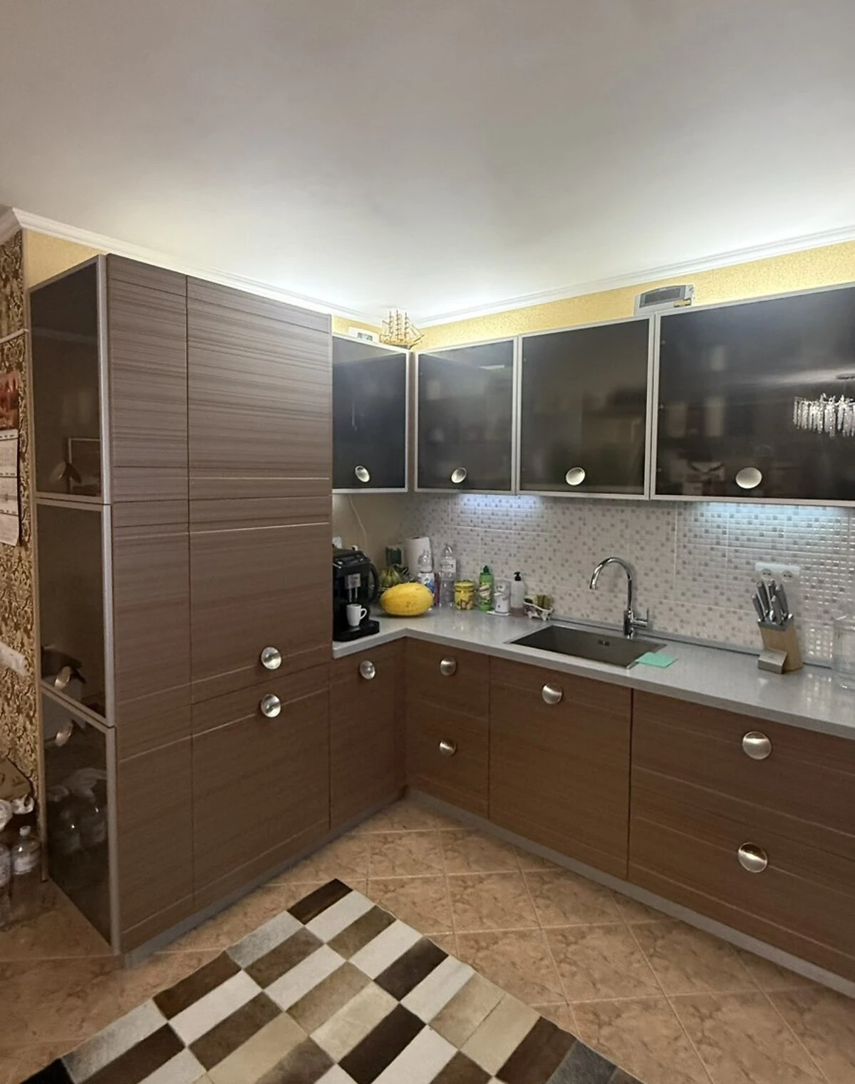 3-кімнатна квартира, Корбутівка: дизайнерський ремонт, цегляні стіни - фото 1