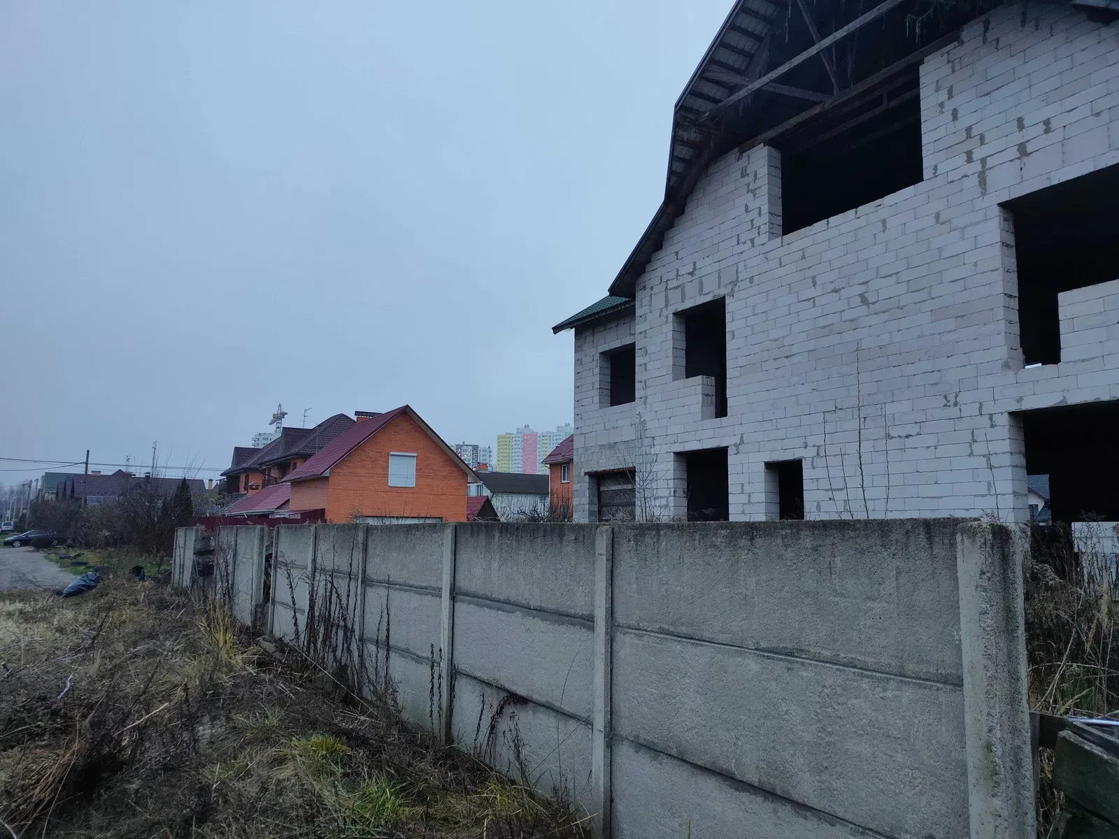 Будинок, Сади: укриття під гаражем, кімнати під дахом - фото 3