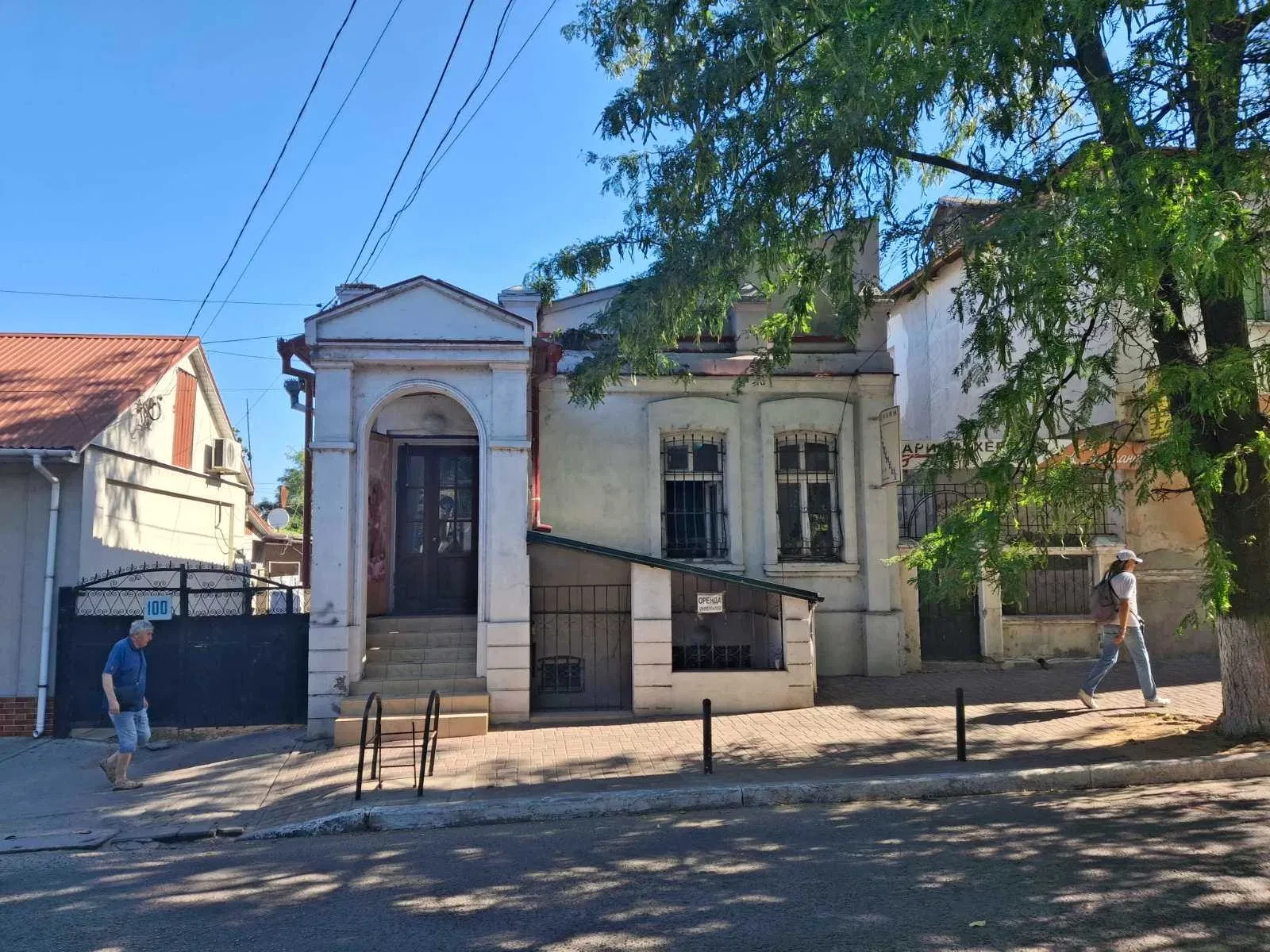 Магазин, Білгород-Дністровський: фасадне, два рівні, 100 м до ринку, фото 1