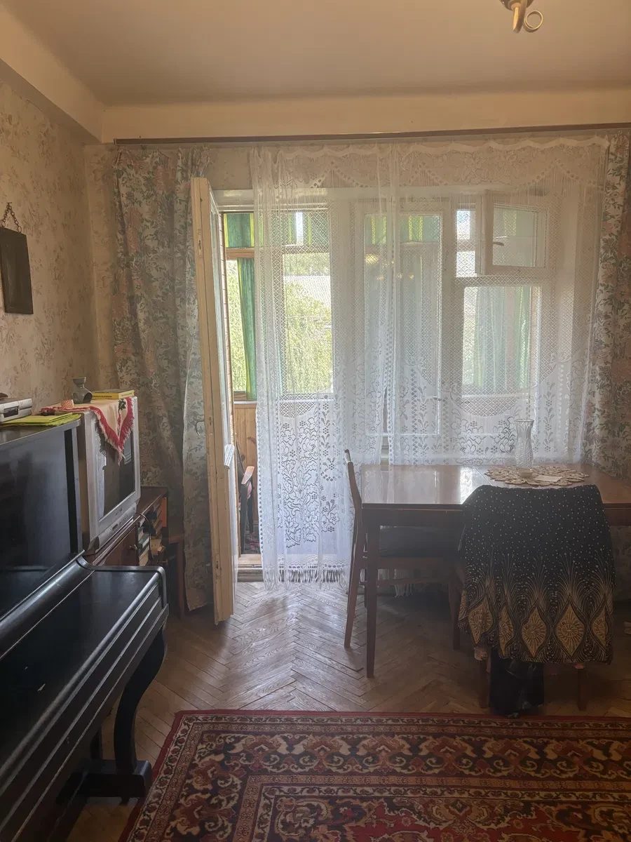 1-кімнатна квартира, Подільський: цегляний будинок, засклений балкон