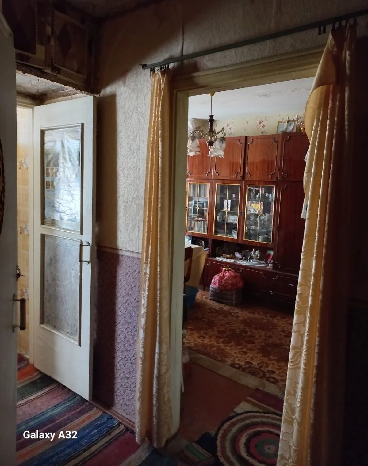 1-кімнатна квартира, Шостка: цегляні стіни, колонка, балкон, фото 4