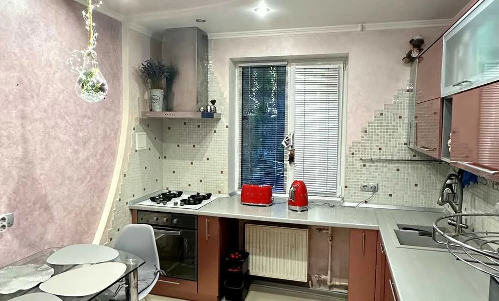 4-комнатная квартира, Дарницкий: все комнаты отдельные, 2 санузла, под офис