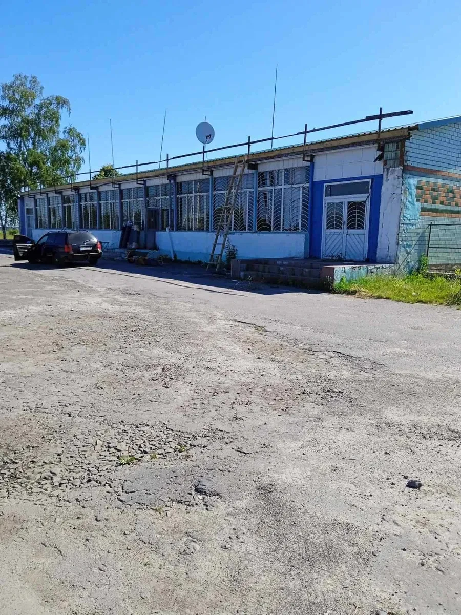 Магазин, Любешів: ремонт даху, 2400 м² приватної землі - фото 2