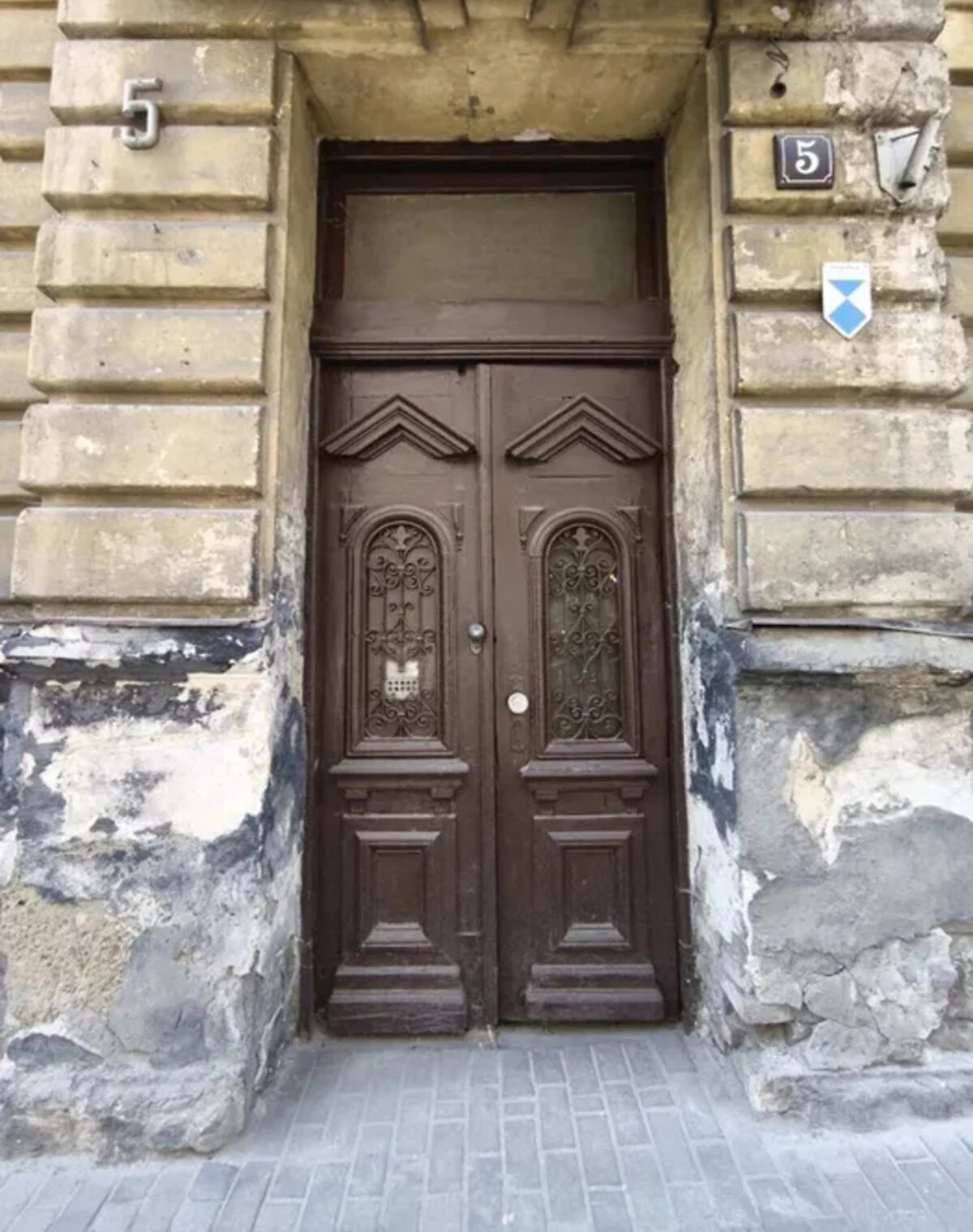 2-кімнатна квартира, Львів: цегляні стіни, закритий двір, фото 5