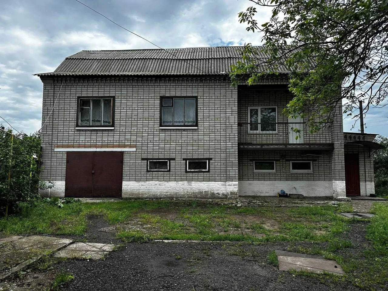 Два дома, Сахновщина: один двор, мебель и техника