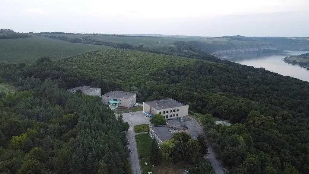 База отдыха, Врубловцы: бассейн 25×10 м, 14 га