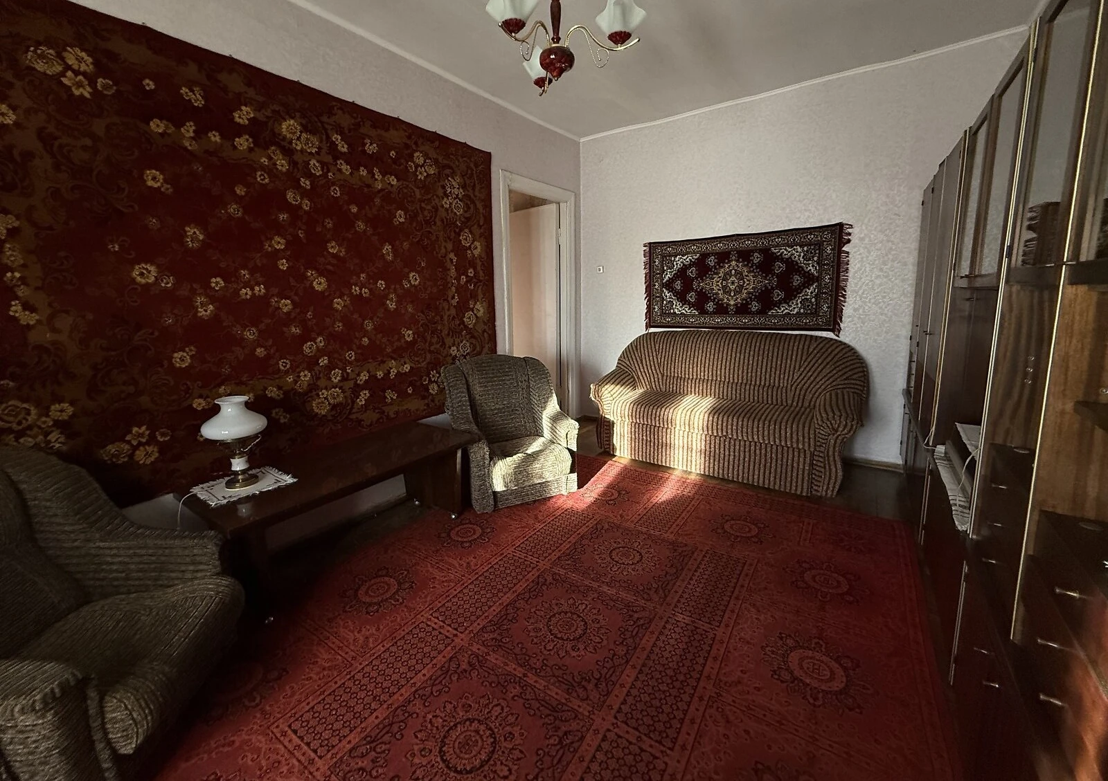 2-кімнатна квартира, Центр: цегляні стіни, внутрішній двір - фото 2