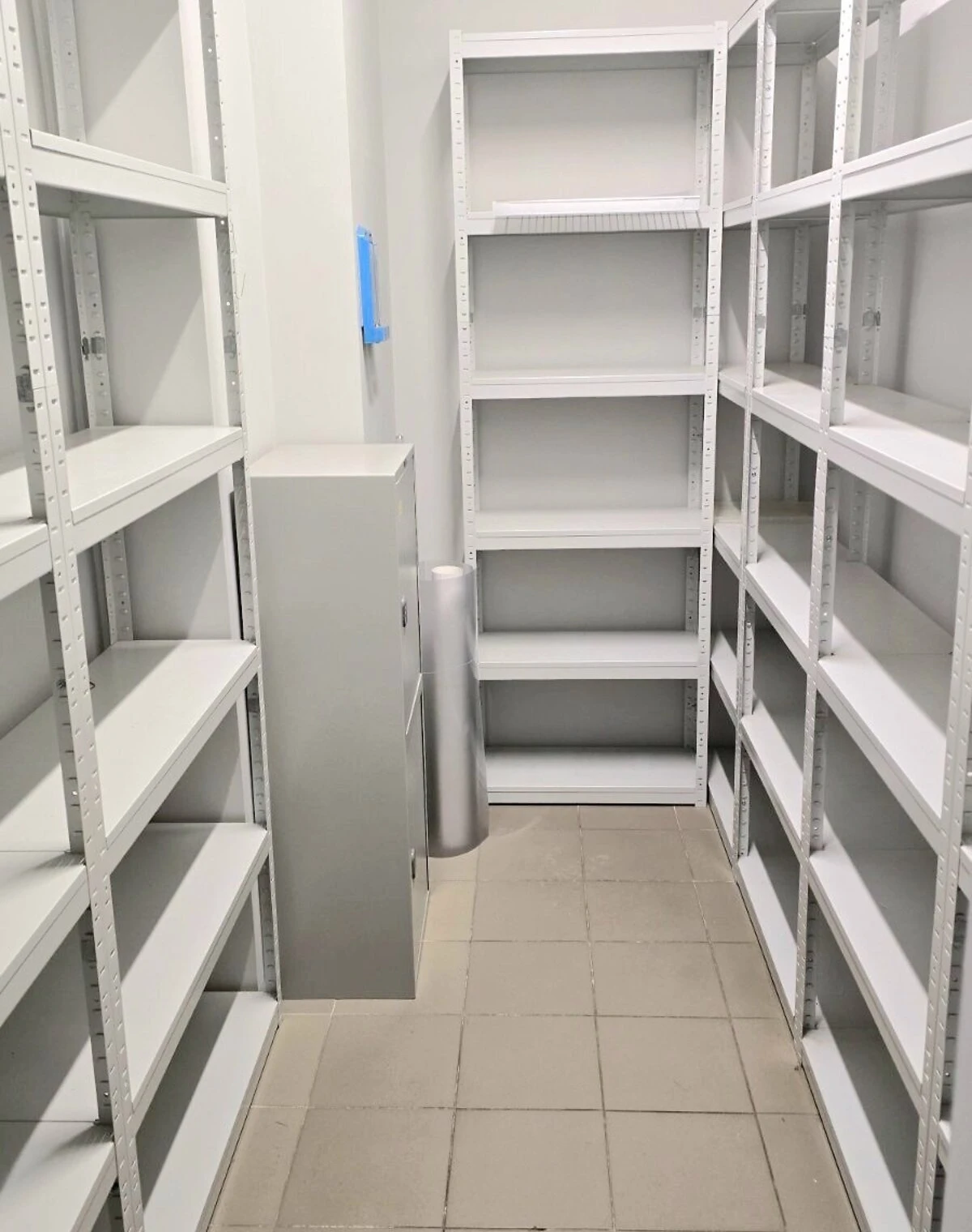 Офіс, Дарницький: стеля 3,3 м, у житловому будинку - фото 3