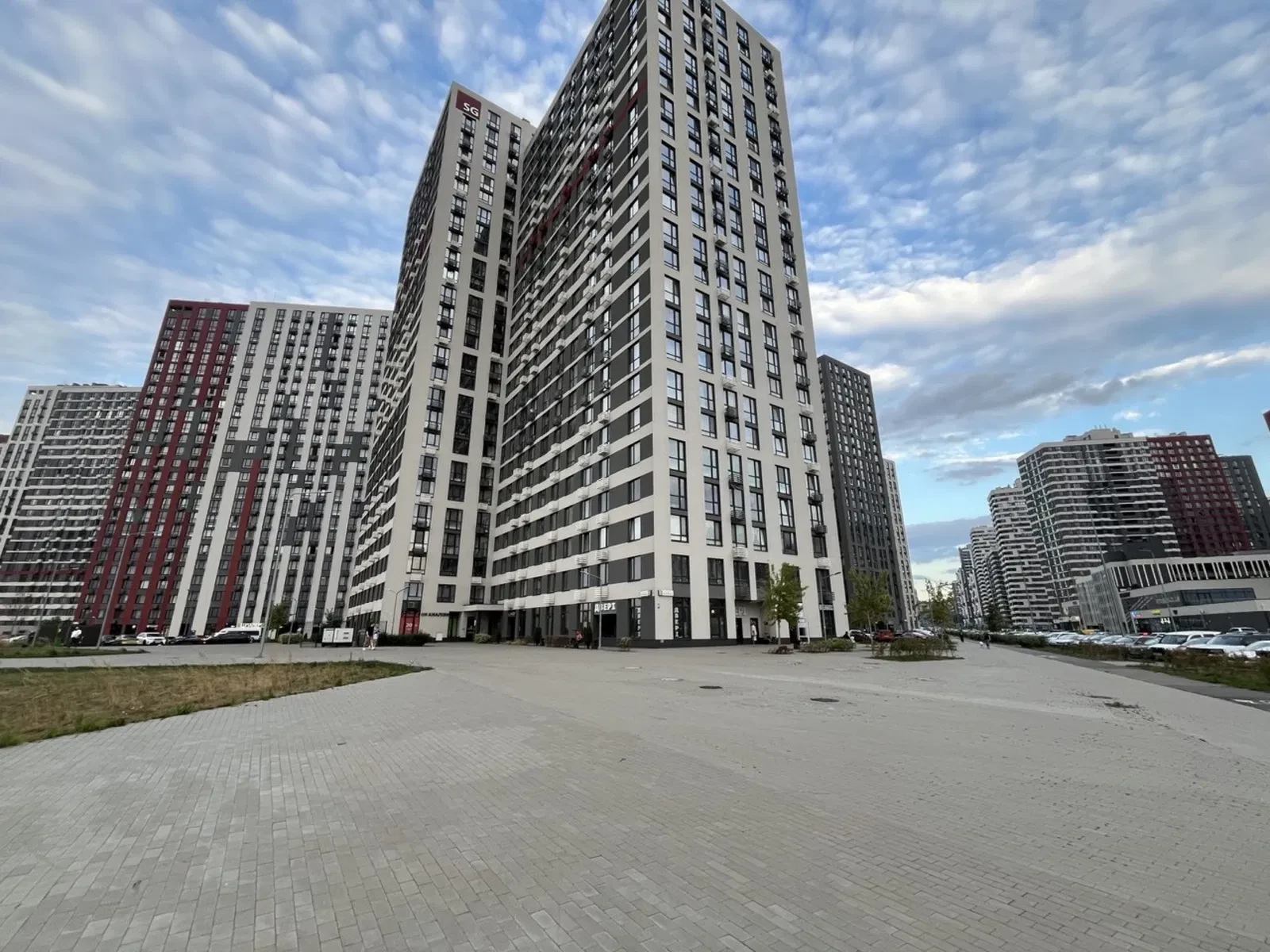 1-кімнатна квартира у ЖК Варшавский Плюс: панорамний вид, стелі 3+ м