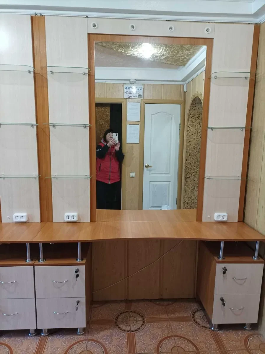 Рабочее место мастера-парикмахера, Каменское: всё новое, горячая вода, фото 3