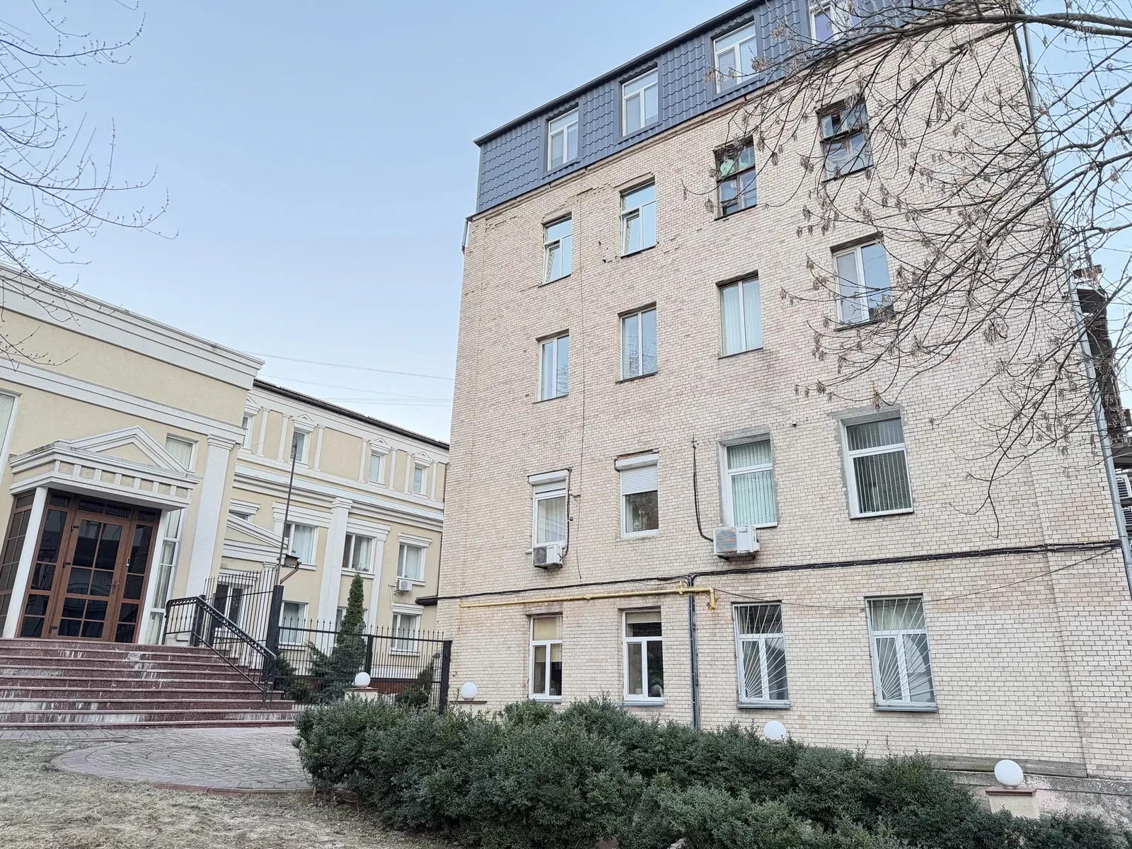 2-комнатная квартира, Печерский: сталинка, потолок выше 3 метров - фото 1