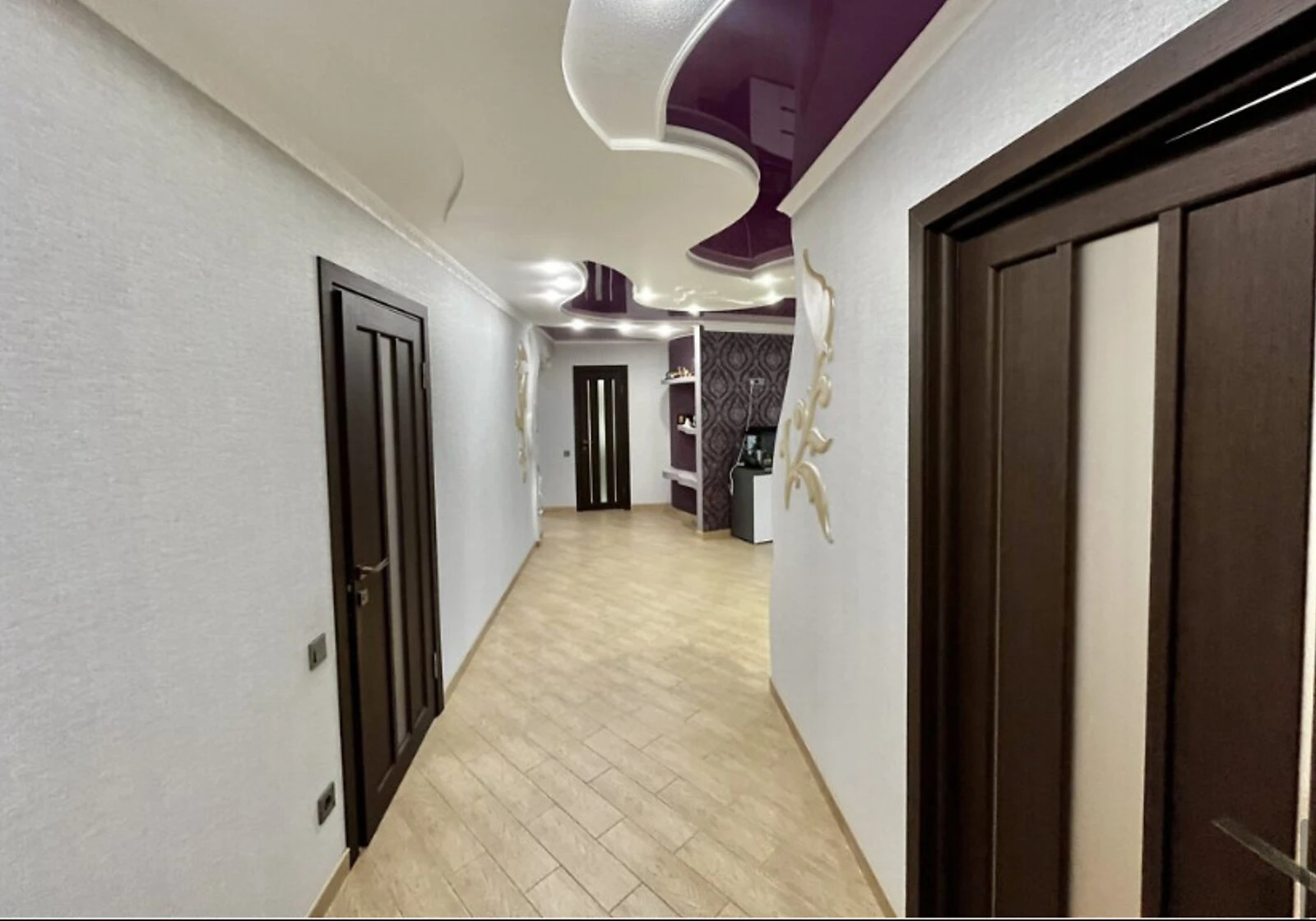 3-кімнатна квартира, Поділ: кухня-студія, дизайнерський ремонт, торг - фото 2