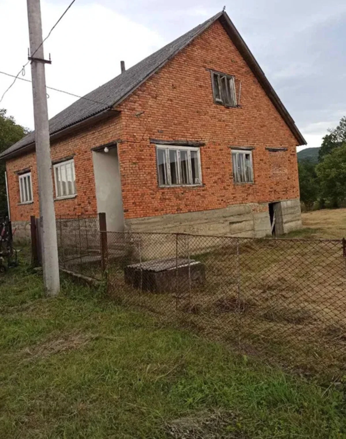 Дом, Теребля: участок 21 сотка, кирпичные стены, шиферная крыша - фото 1