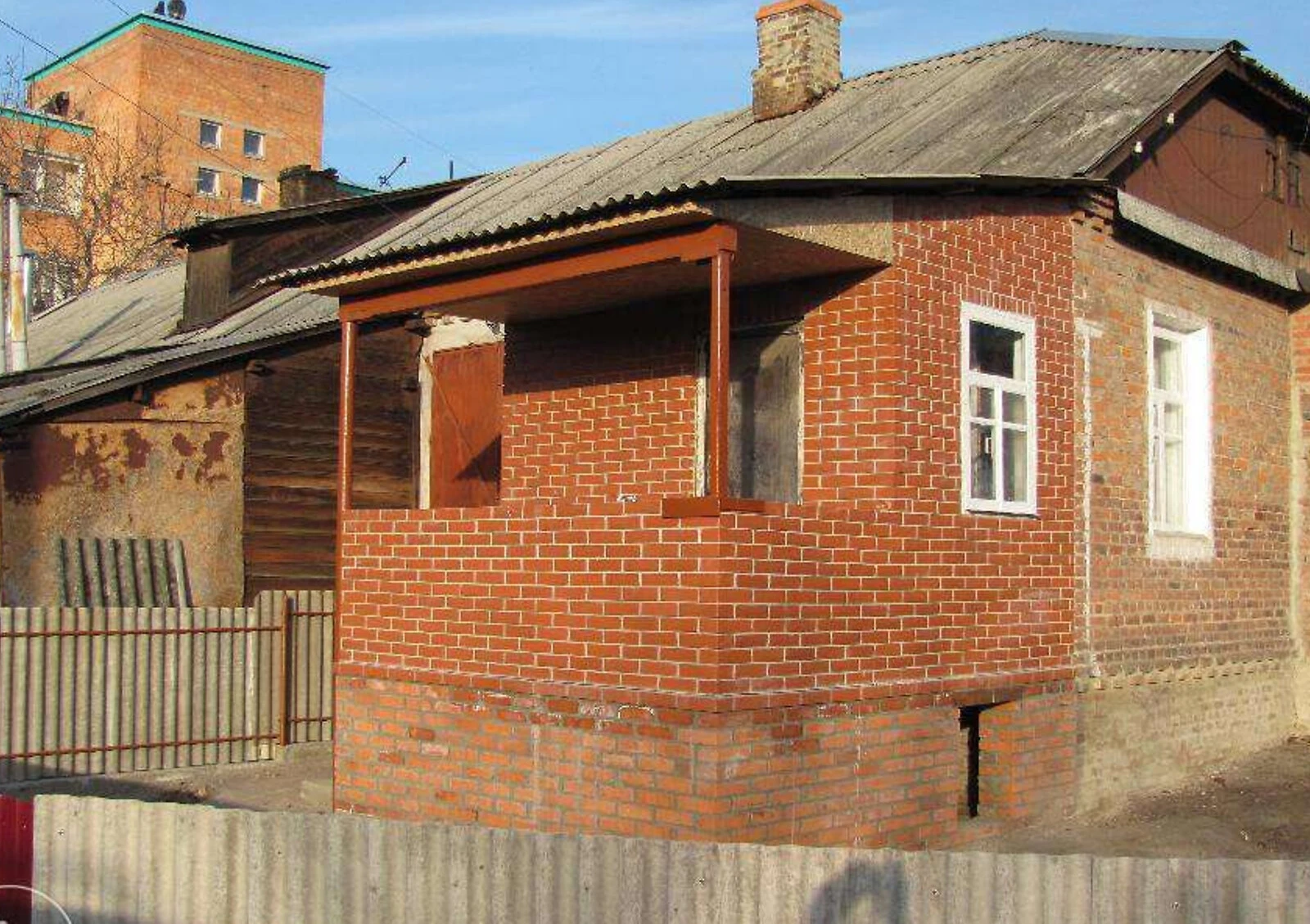 Часть дома, Ромны: 2 сотки, печное отопление, кирпичные стены - фото 2