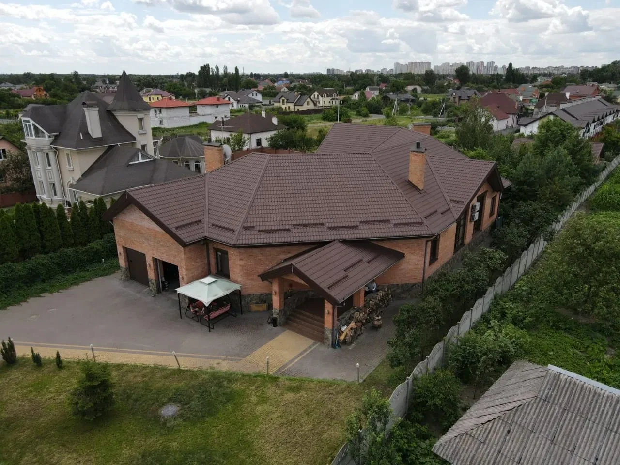 Будинок, Погреби: резервне живлення, 4 спальні та кабінет - фото 4