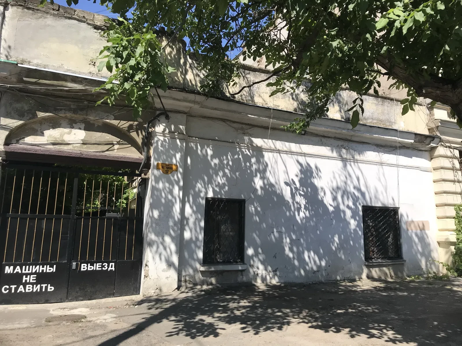 4-кімнатна квартира, Приморський: підвал, під капітальний ремонт
