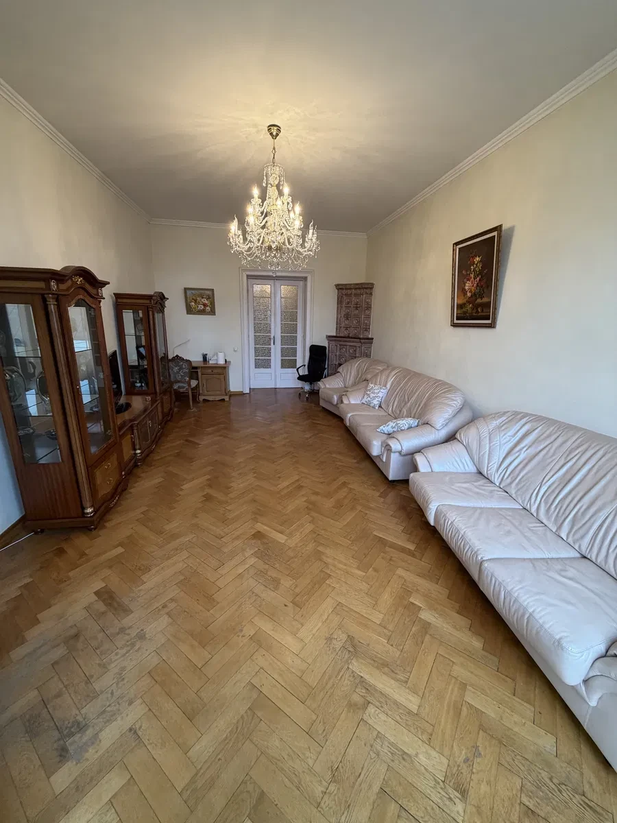 3-кімнатна квартира, Чернівці: світло без відключень, 50 м до Ратуші - фото 1