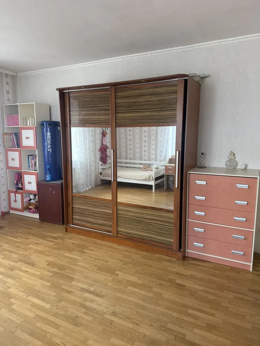 3-кімнатна квартира, Славута: мансарда, кухня-вітальня, автономне опалення - фото 3