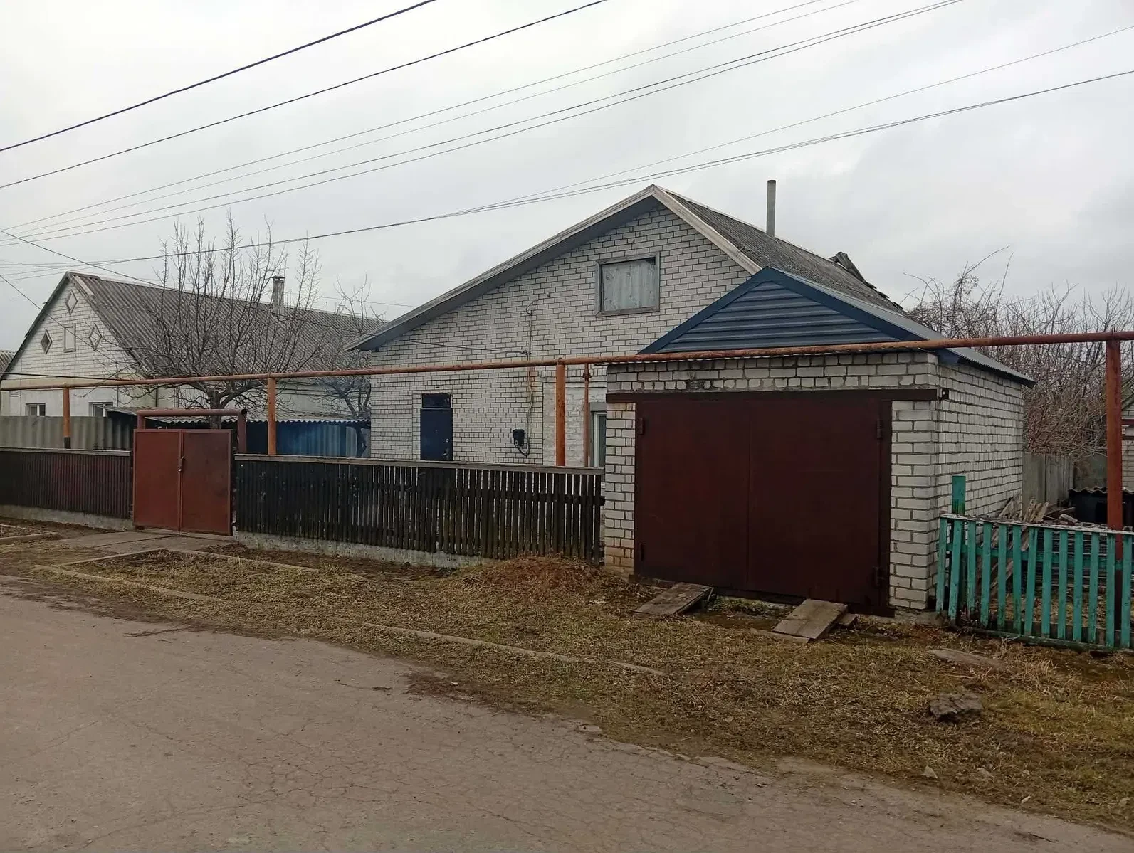 Дом, Магдалиновка: сад и огород у пруда, печное отопление