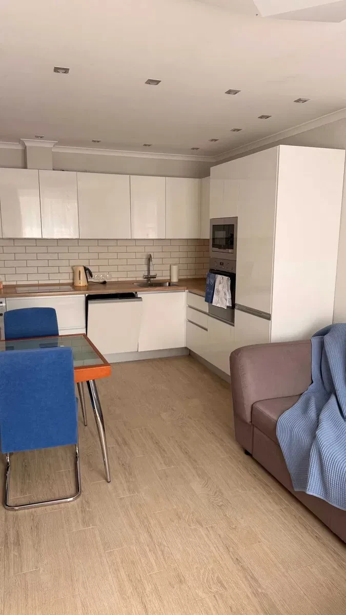 3-кімнатна квартира, Дарницький: євроремонт, кухня-вітальня 19,5 м² - фото 2