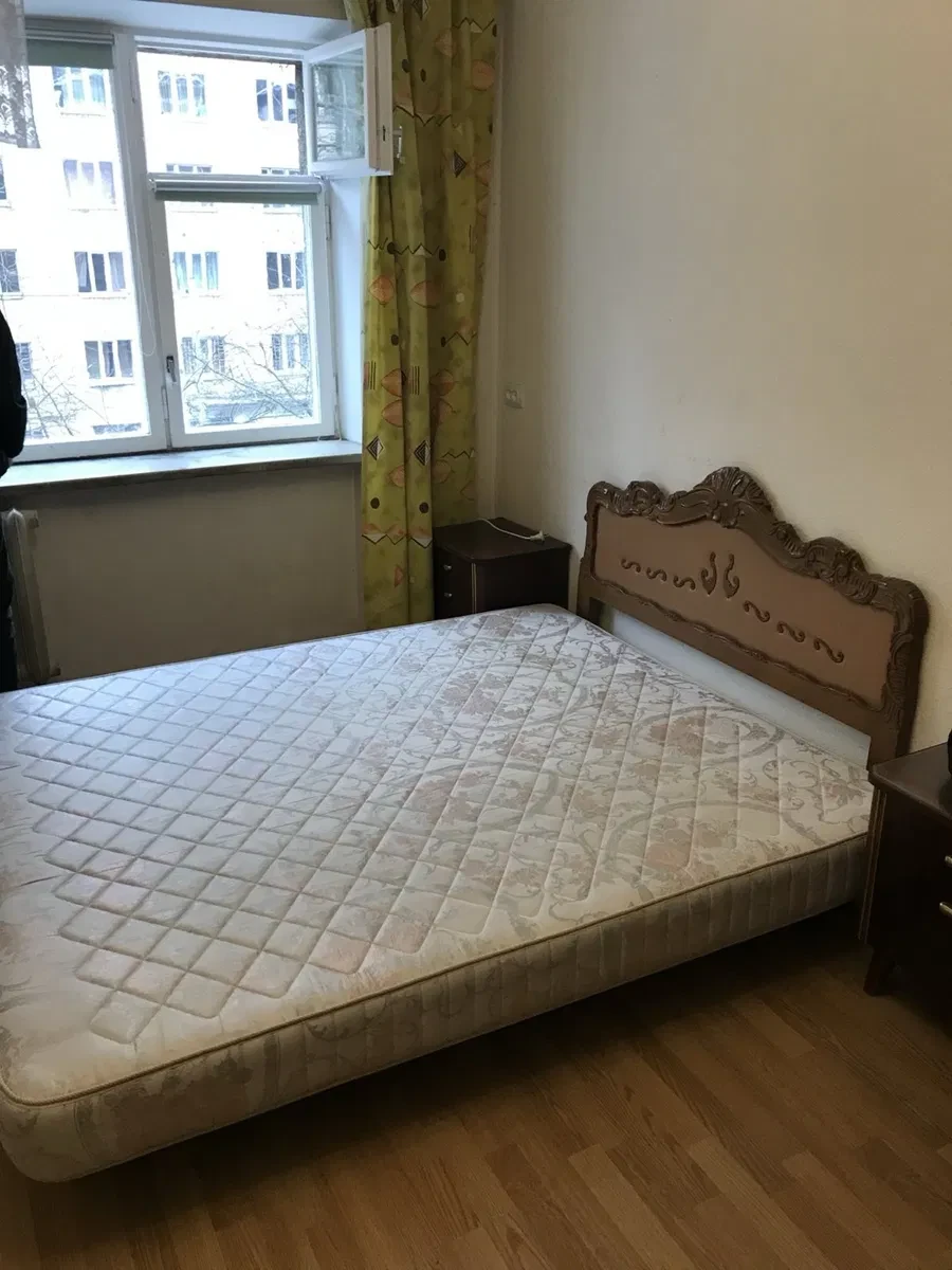 2-кімнатна квартира, Печерський: косметичний ремонт, вода без світла