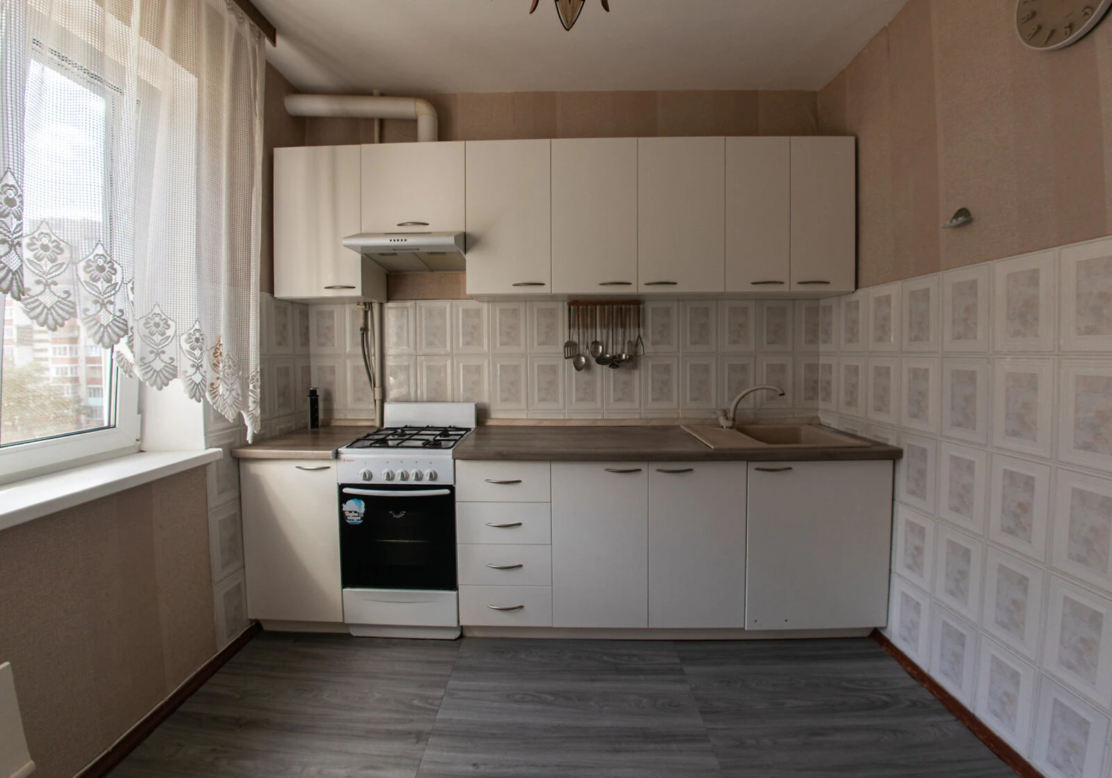 2-кімнатна квартира, Троєщина: косметичний ремонт, газ і вода без світла, фото 2