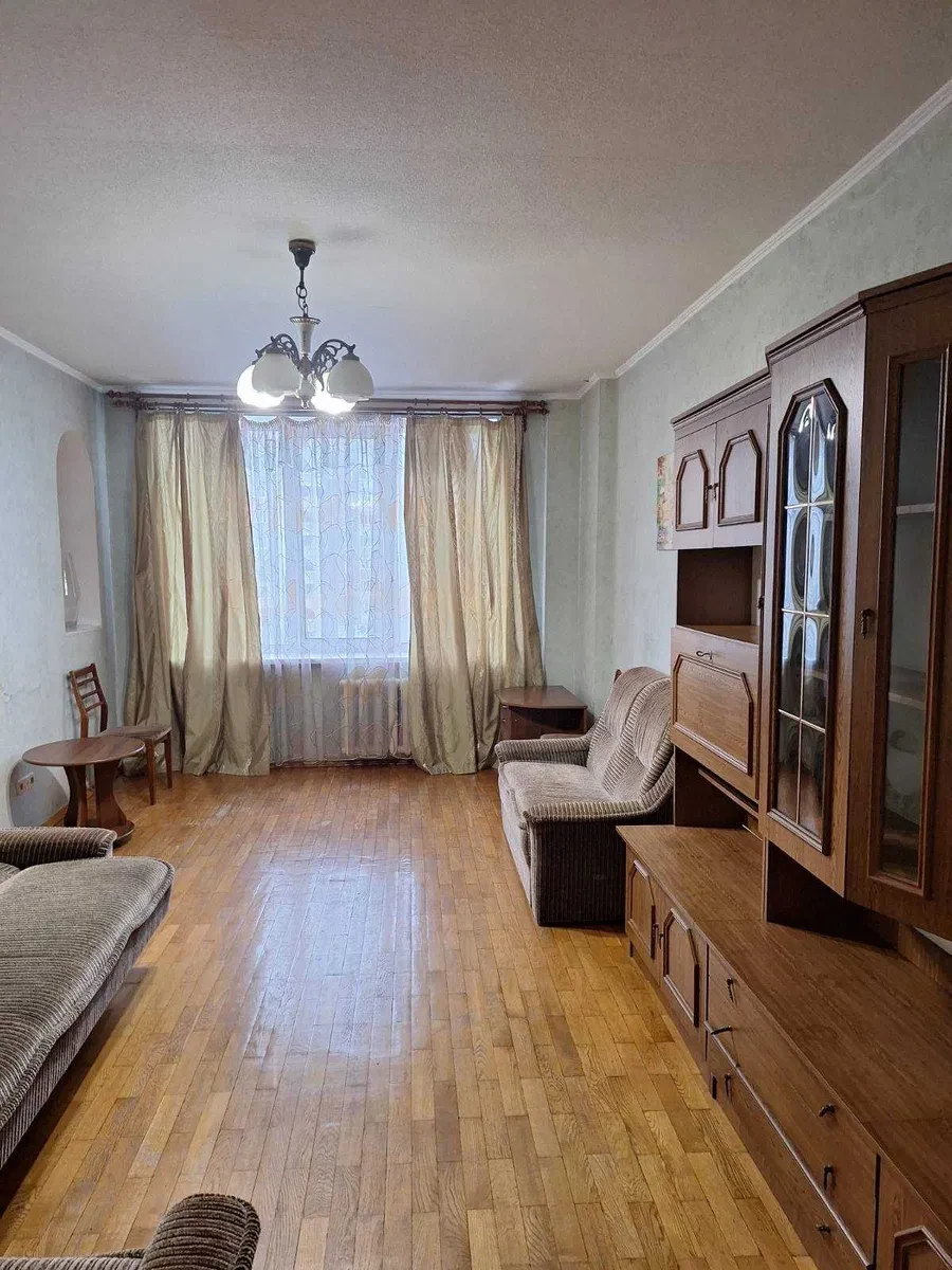 1-кімнатна квартира, Дарницький: метро Харківська, працює ліфт