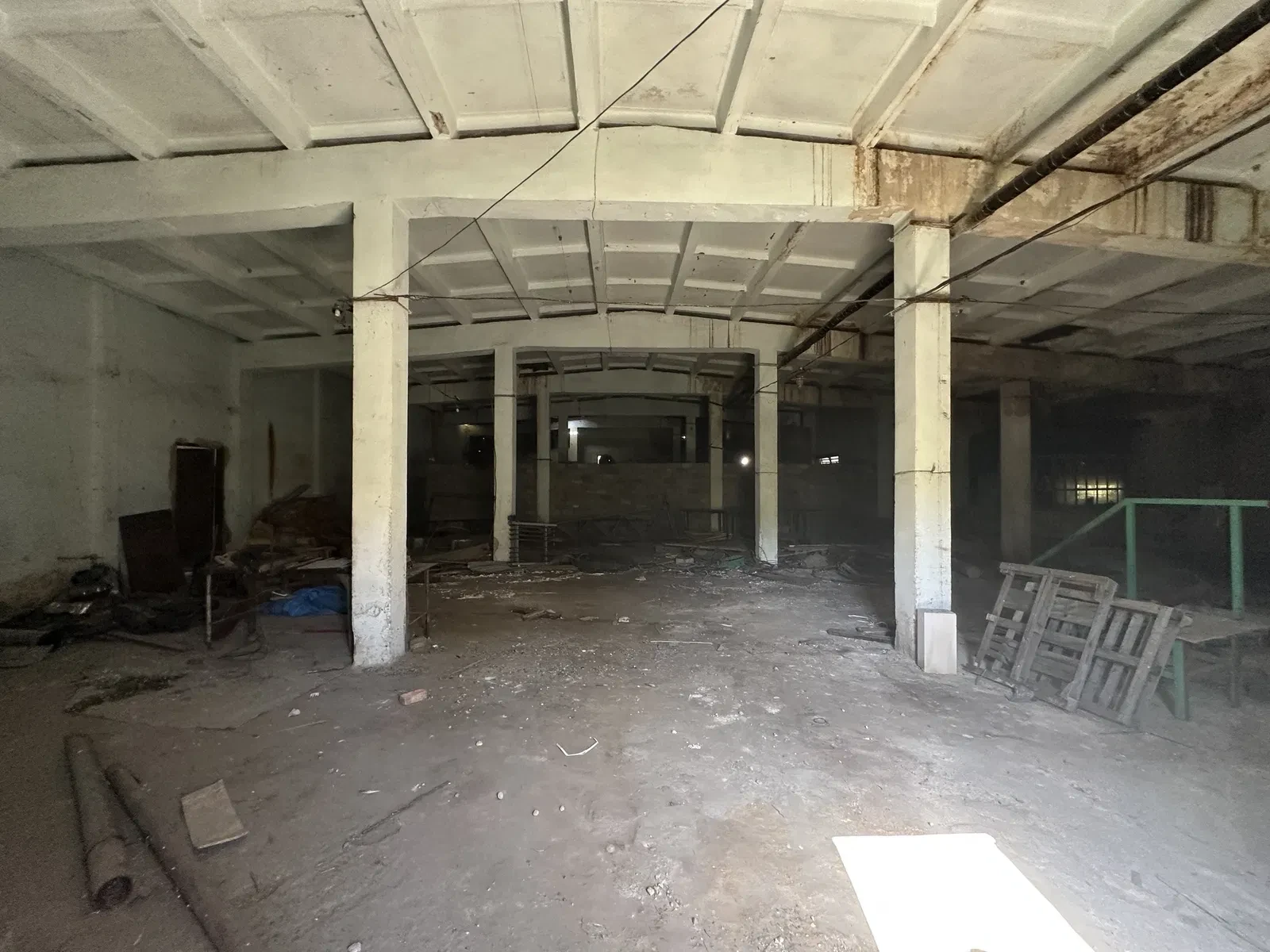 Склад, Голоби: 2200 м² готові до роботи, 80 соток, рампа