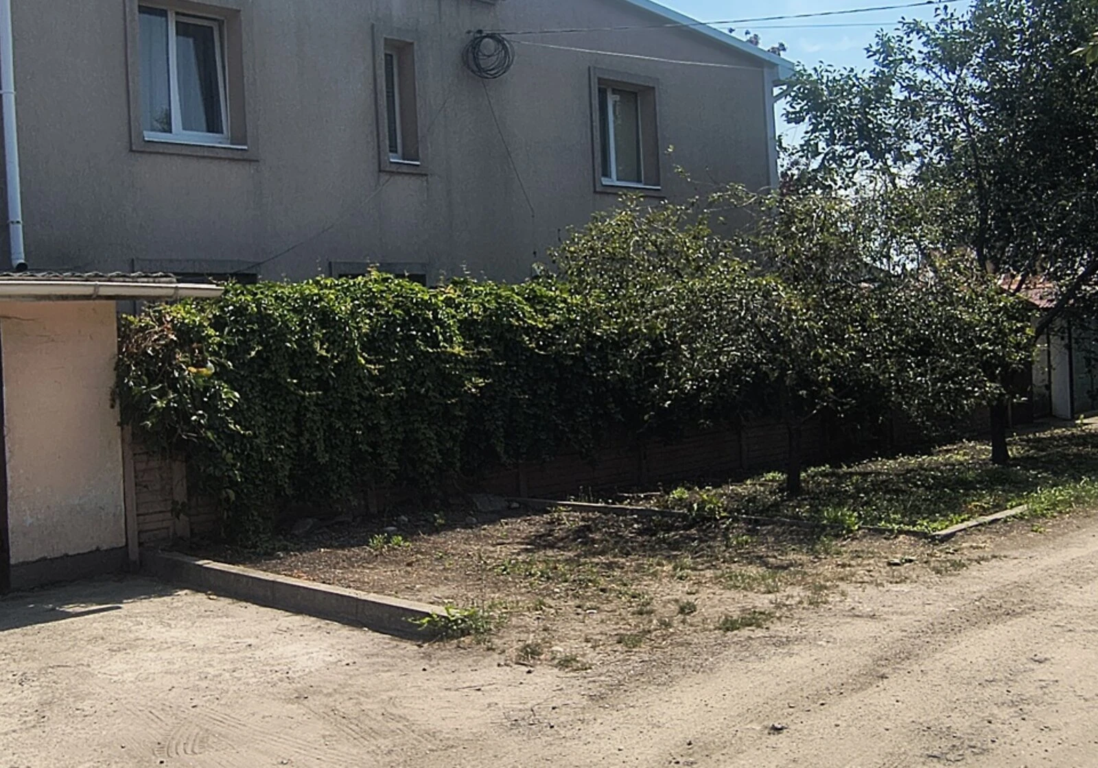 Будинок, Металургів: 4 спальні, гараж із підвалом, 5 соток