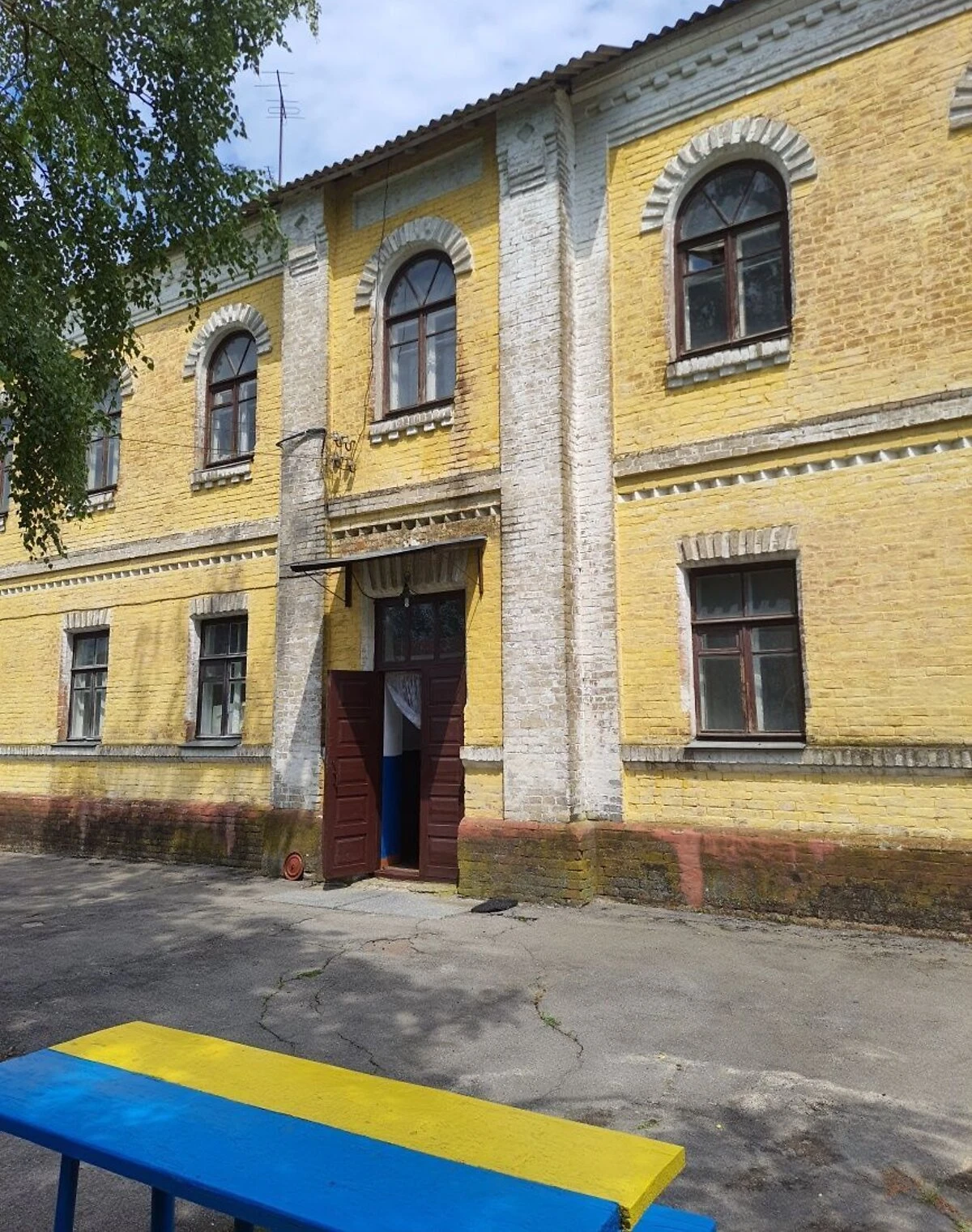 1-кімнатна квартира, Яреськи: чорнова штукатурка, стіни з цегли