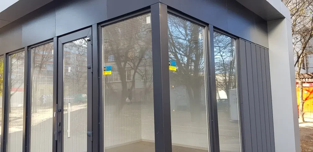 Павільйон, Салтівський: прохідне місце, ламіновані стіни з ДСП - фото 3