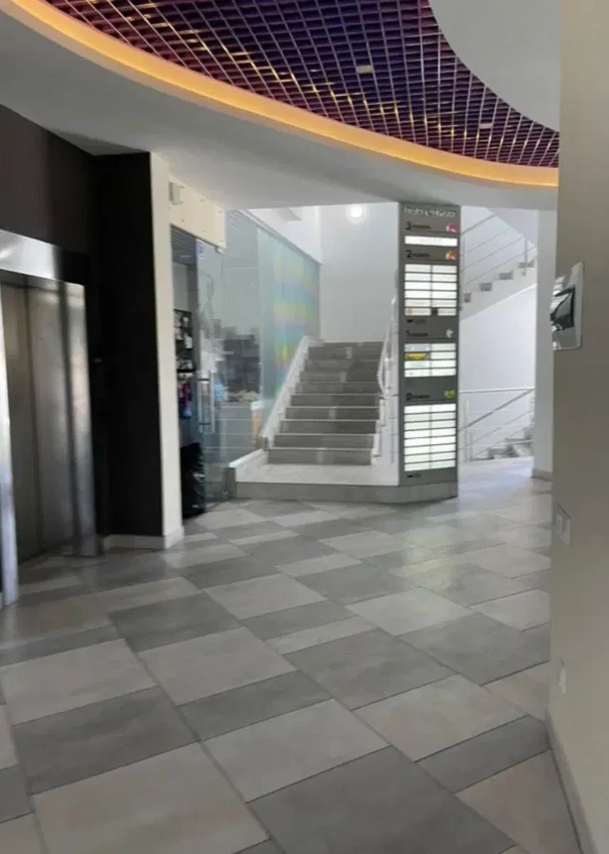 Приміщення, Франківський: ТЦ Parus Mall, скляні вітрини - фото 2
