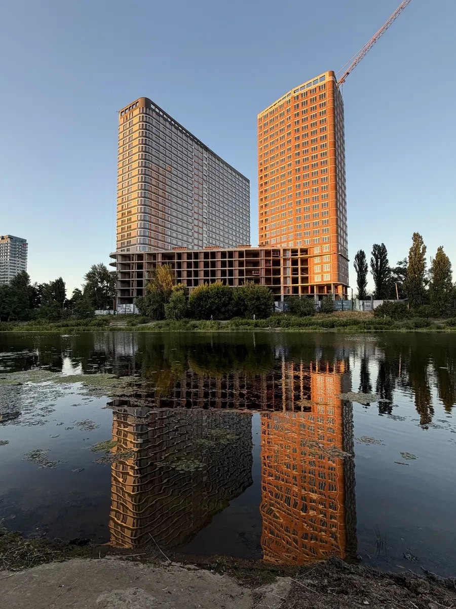 1-кімнатна квартира у ЖК Rusaniv Residence: вид на канал - фото 1