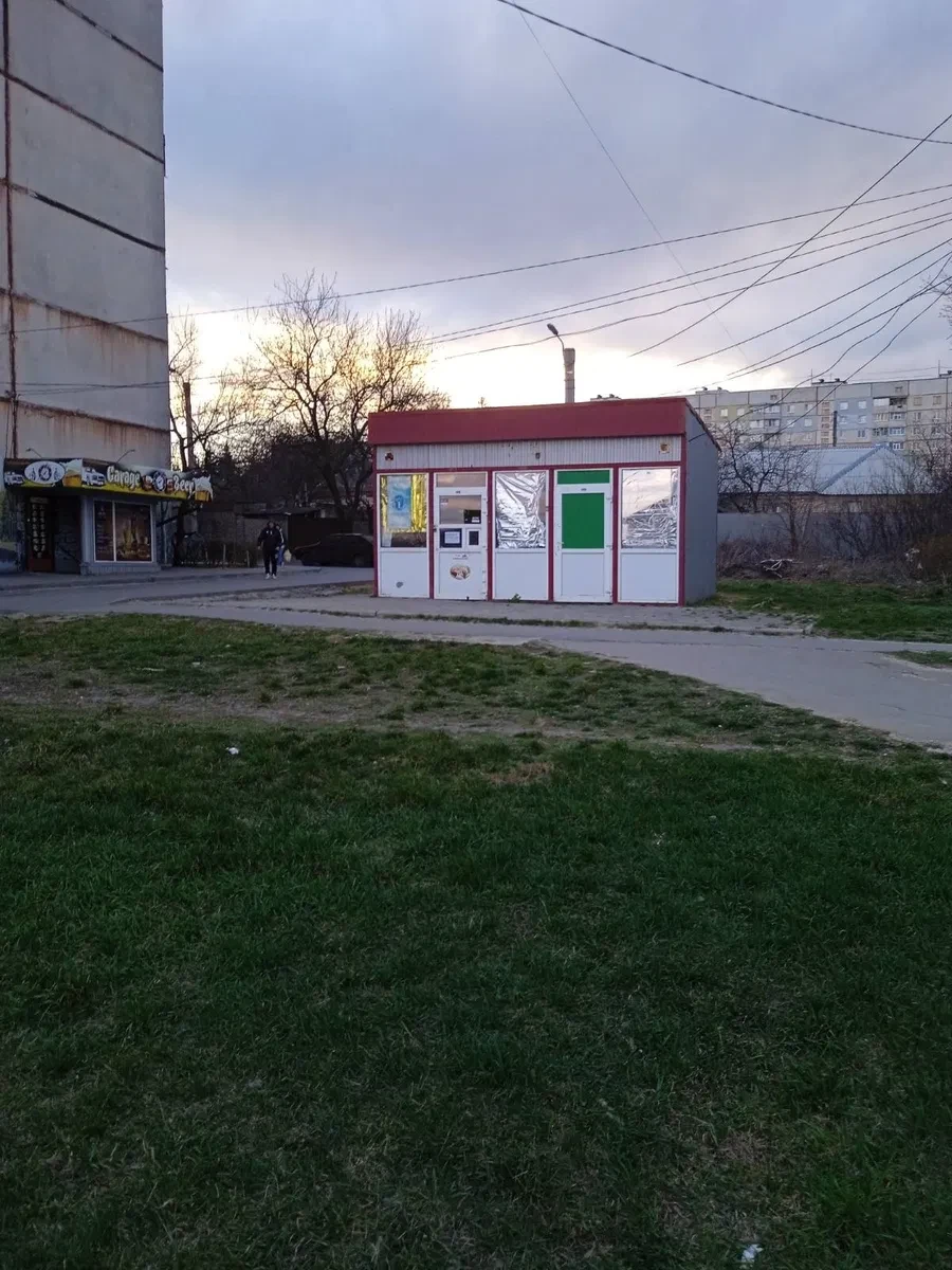 Торговий павільйон, Київський: прохідне місце, окрема будівля - фото 1