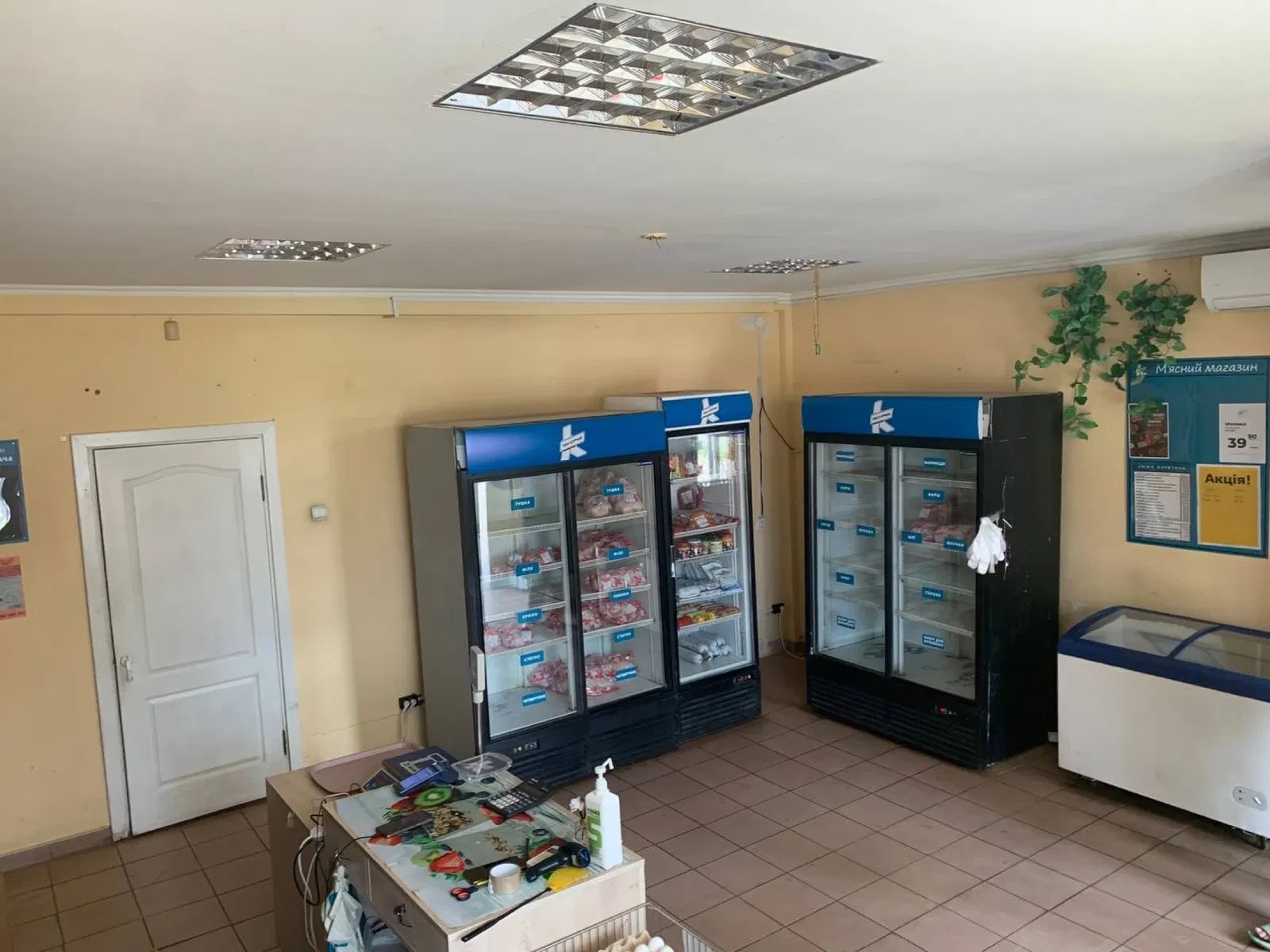 Магазин, Володимир: фасадне, парковка, центральна вулиця, фото 5