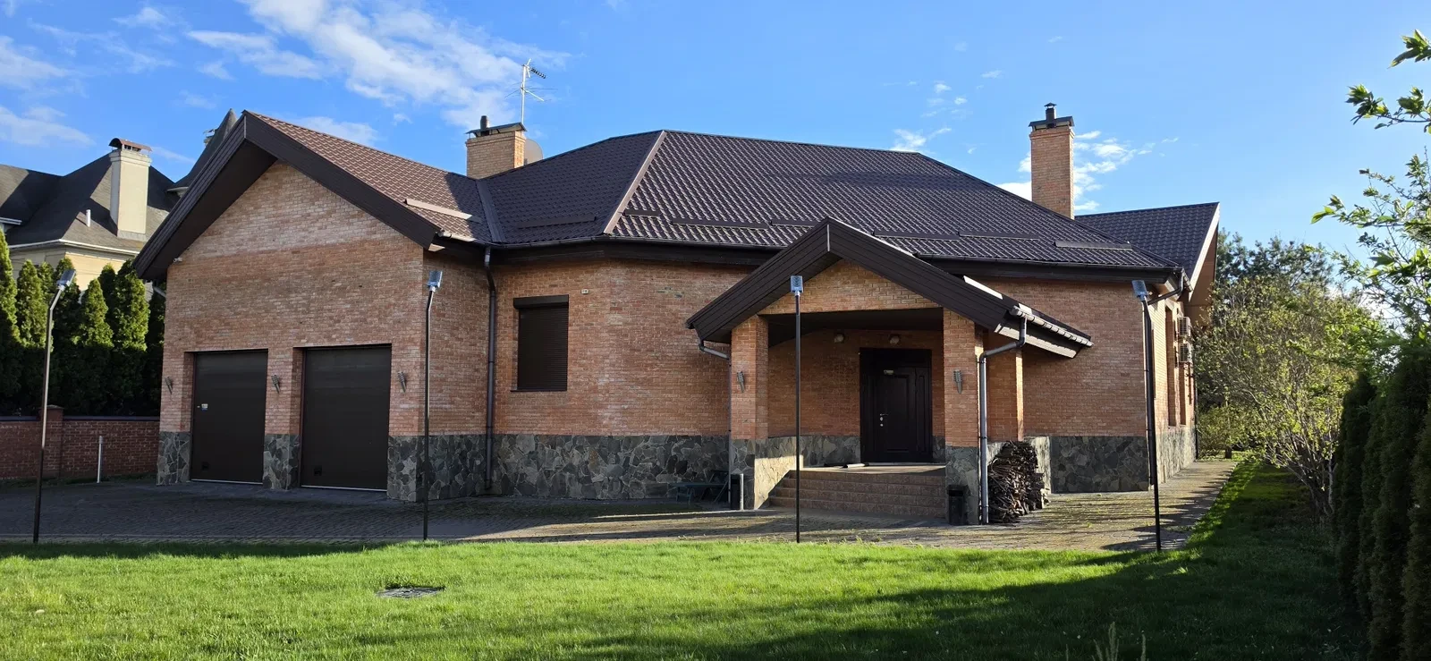 Будинок, Погреби: резервне живлення, 4 спальні та кабінет